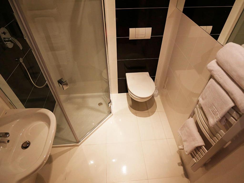 Hotel Otolinski Płock Kültér fotó